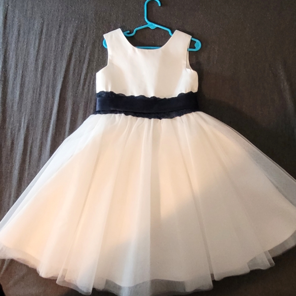 Satin Tulle White and Navy lace sash flower girl dress Size 10 Scope Neck